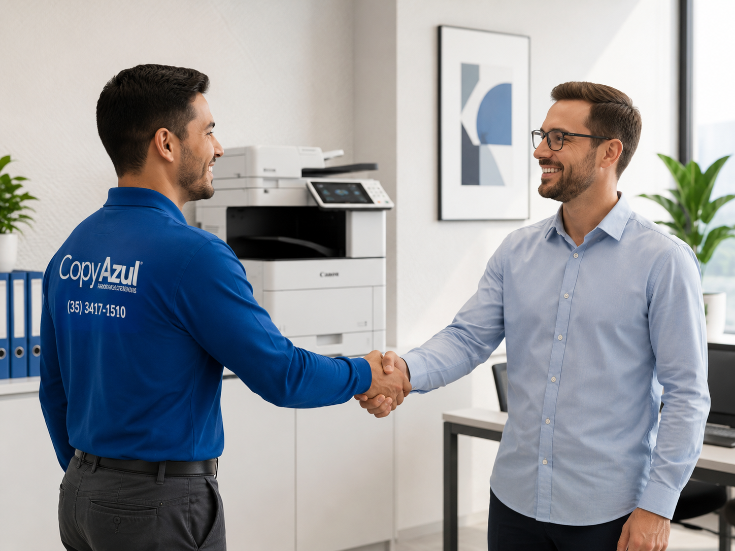 Técnico CopyAzul em atendimento ao cliente